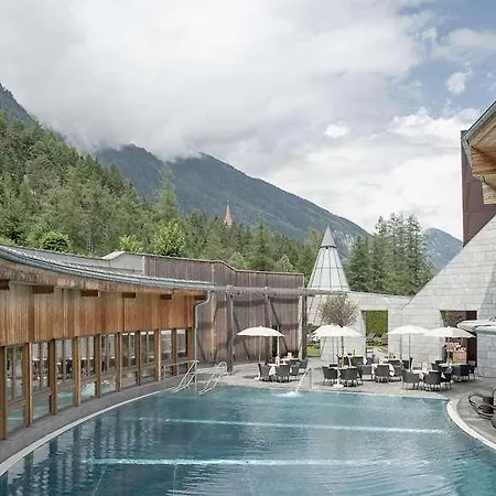 Отель Aqua Dome 4 Sterne Superior & Tirol Therme Лангенфельд