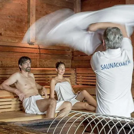 Отель Aqua Dome 4 Sterne Superior & Tirol Therme 4*