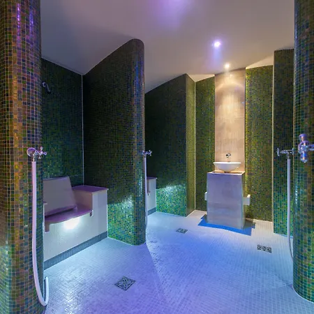 Hotel Aqua Dome 4 Sterne Superior & Tirol Therme Langenfeld