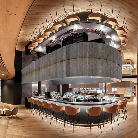 Отель Aqua Dome 4 Sterne Superior & Tirol Therme