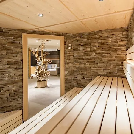 Отель Aqua Dome 4 Sterne Superior & Tirol Therme