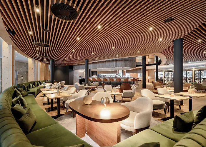 Aqua Dome 4 Sterne Superior & Tirol Therme Langenfeld