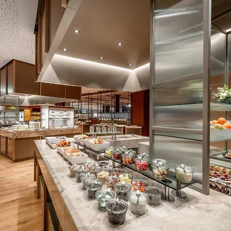 Aqua Dome 4 Sterne Superior & Tirol Therme 4* Лангенфельд