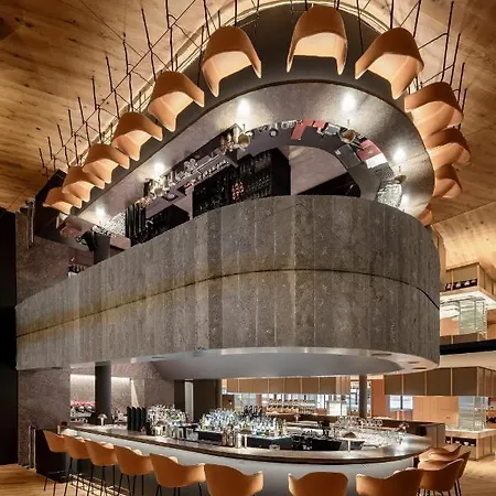 Отель Aqua Dome 4 Sterne Superior & Tirol Therme