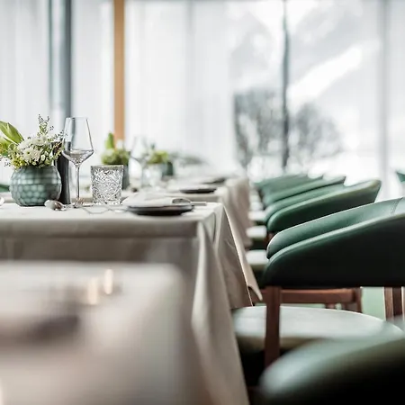 Отель Aqua Dome 4 Sterne Superior & Tirol Therme