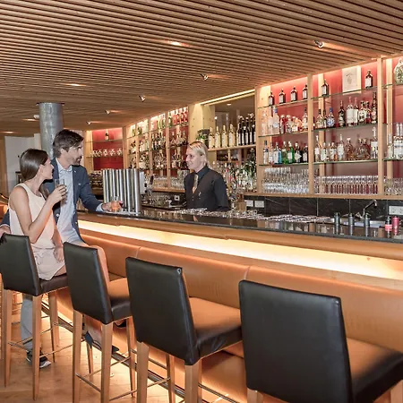 Отель Aqua Dome 4 Sterne Superior & Tirol Therme