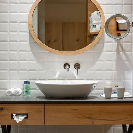 Aqua Dome 4 Sterne Superior & Tirol Therme Szálloda Längenfeld