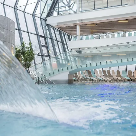 Отель Aqua Dome 4 Sterne Superior & Tirol Therme Лангенфельд