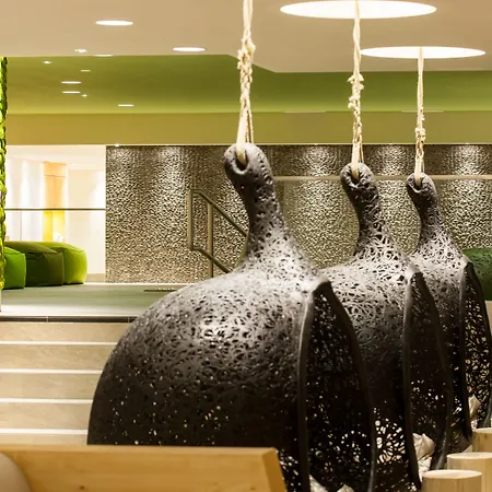 Отель Aqua Dome 4 Sterne Superior & Tirol Therme