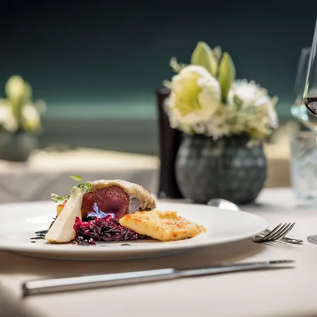 Отель Aqua Dome 4 Sterne Superior & Tirol Therme 4*