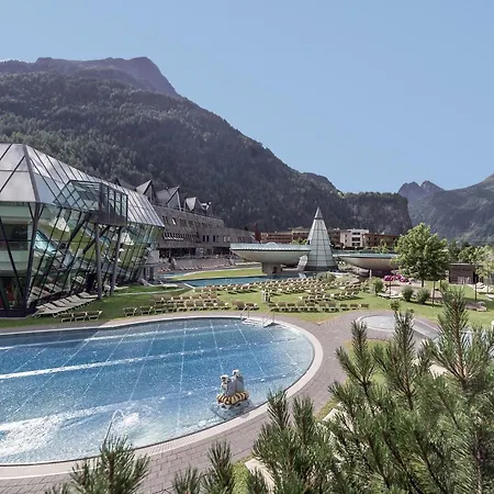Aqua Dome 4 Sterne Superior & Tirol Therme Längenfeld